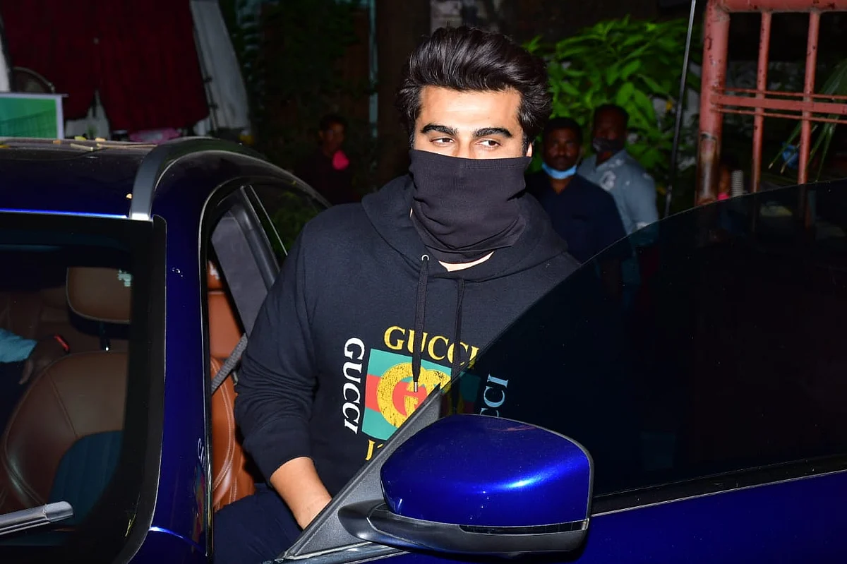 In Pics: Kiara Advani steps out for Sunday brunch with Sidharth Malhotra; Saif Ali Khan resumes work amid 'Tandav' controversy