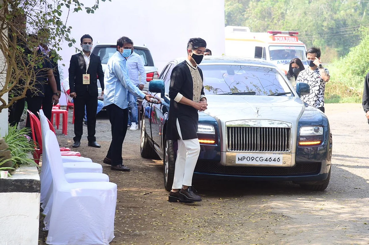 Varun Dhawan-Natasha Dalal wedding: Karan Johar leaves for Alibaug; Zoa Morani and others arrive at the venue