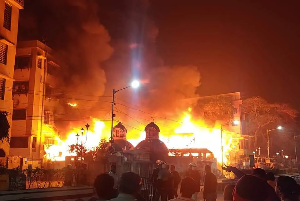 West Bengal: Massive fire breaks out at Baghbazar area in north Kolkata