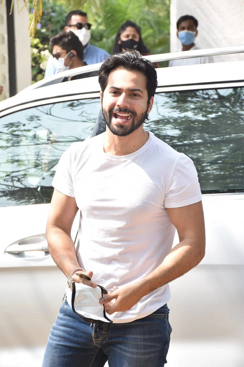 In Pics: Varun Dhawan arrives at Sangeet venue, designer Manish Malhotra, director Shashank Khaitan spotted too