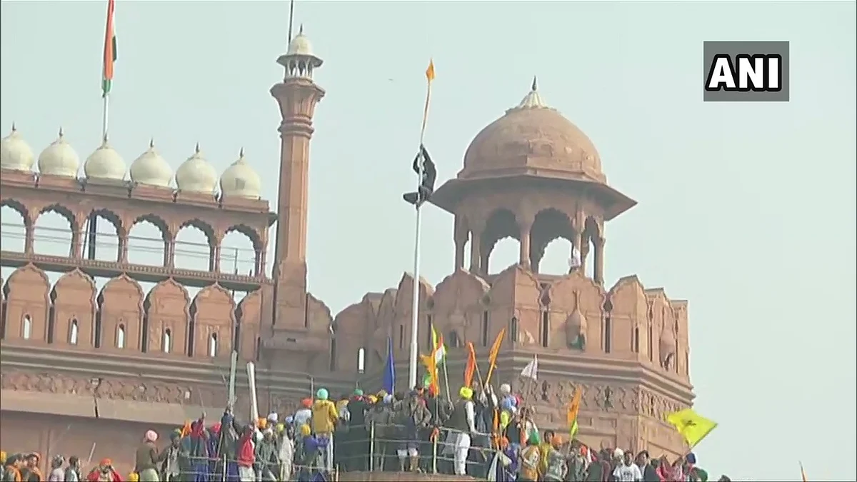 In Pics: Protesting farmers breach Red Fort, put up union flag, 'Nishan Sahib' at lower rampant
