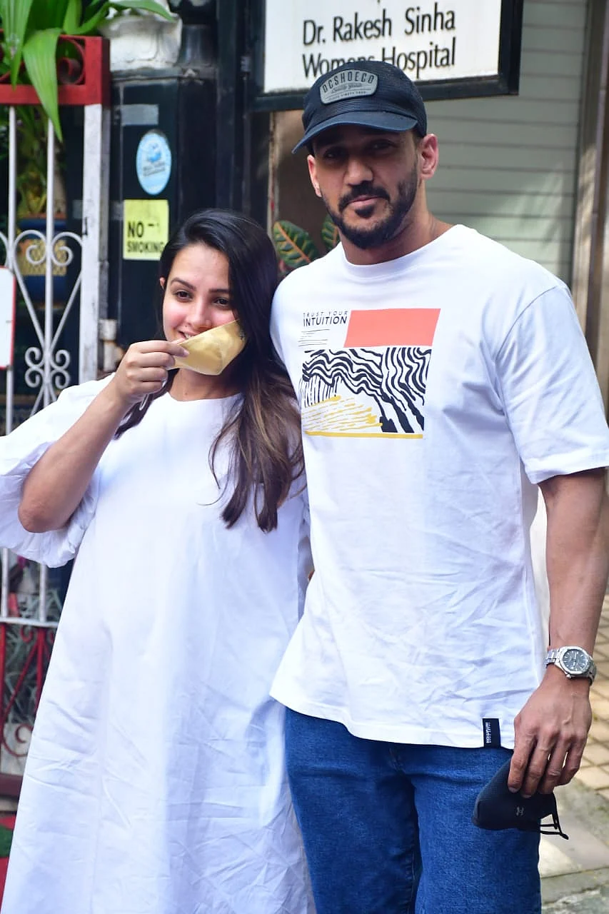 In Pics: Mom-to-be Anita Hassanandani visits clinic with husband Rohit Reddy