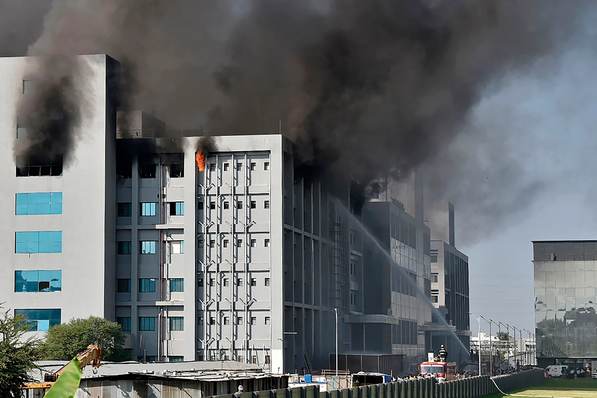 Firefighters try to control a fire that broke out at Indias Serum Institute in Pune on January 21, 2021. - A fire broke out on January 21 at Indias Serum Institute, the worlds largest maker of vaccines, local TV footage showed, but media reports said production of the Covid-19 coronavirus vaccine was not affected.