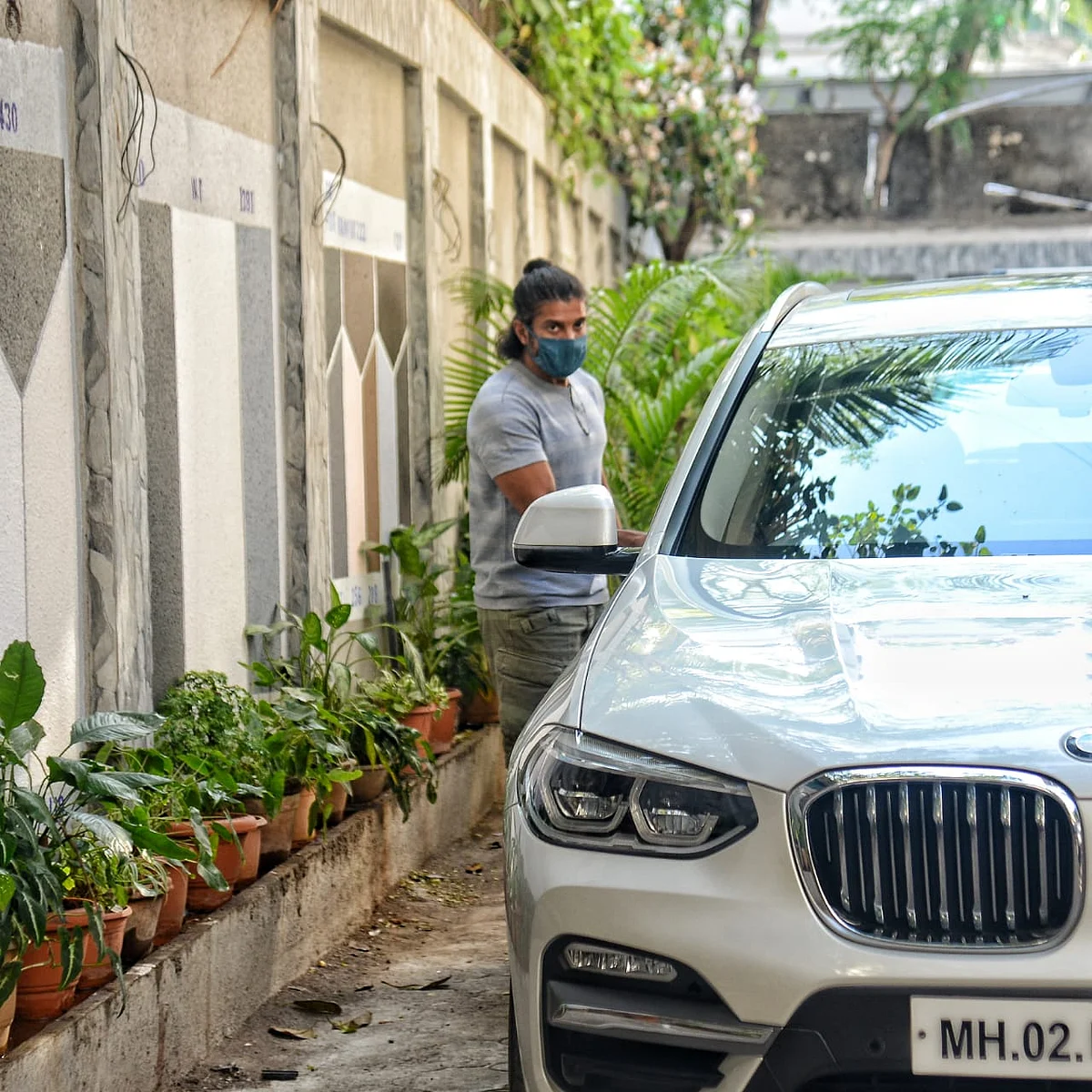 Farhan Akhtar at Javed Akhtar's residence