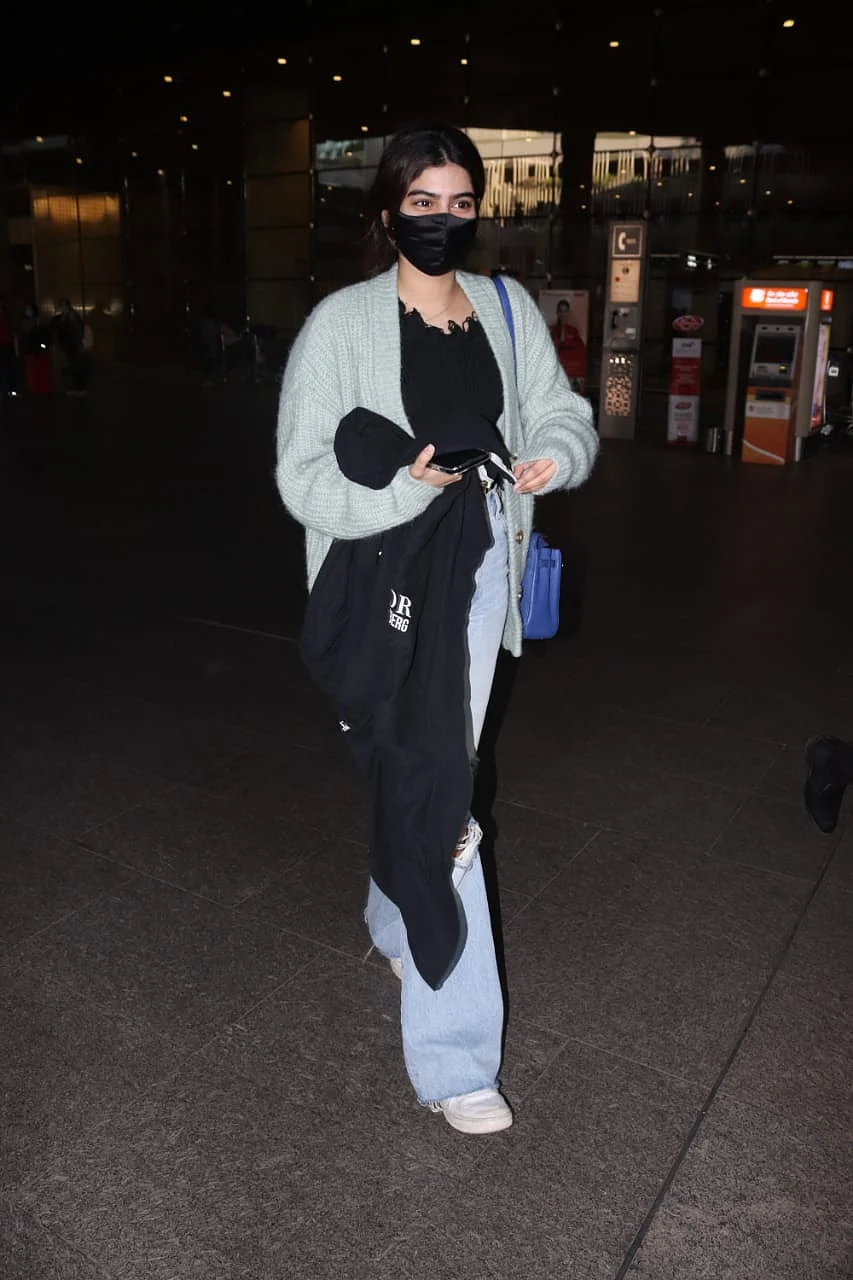 Khushi Kapoor at the airport
