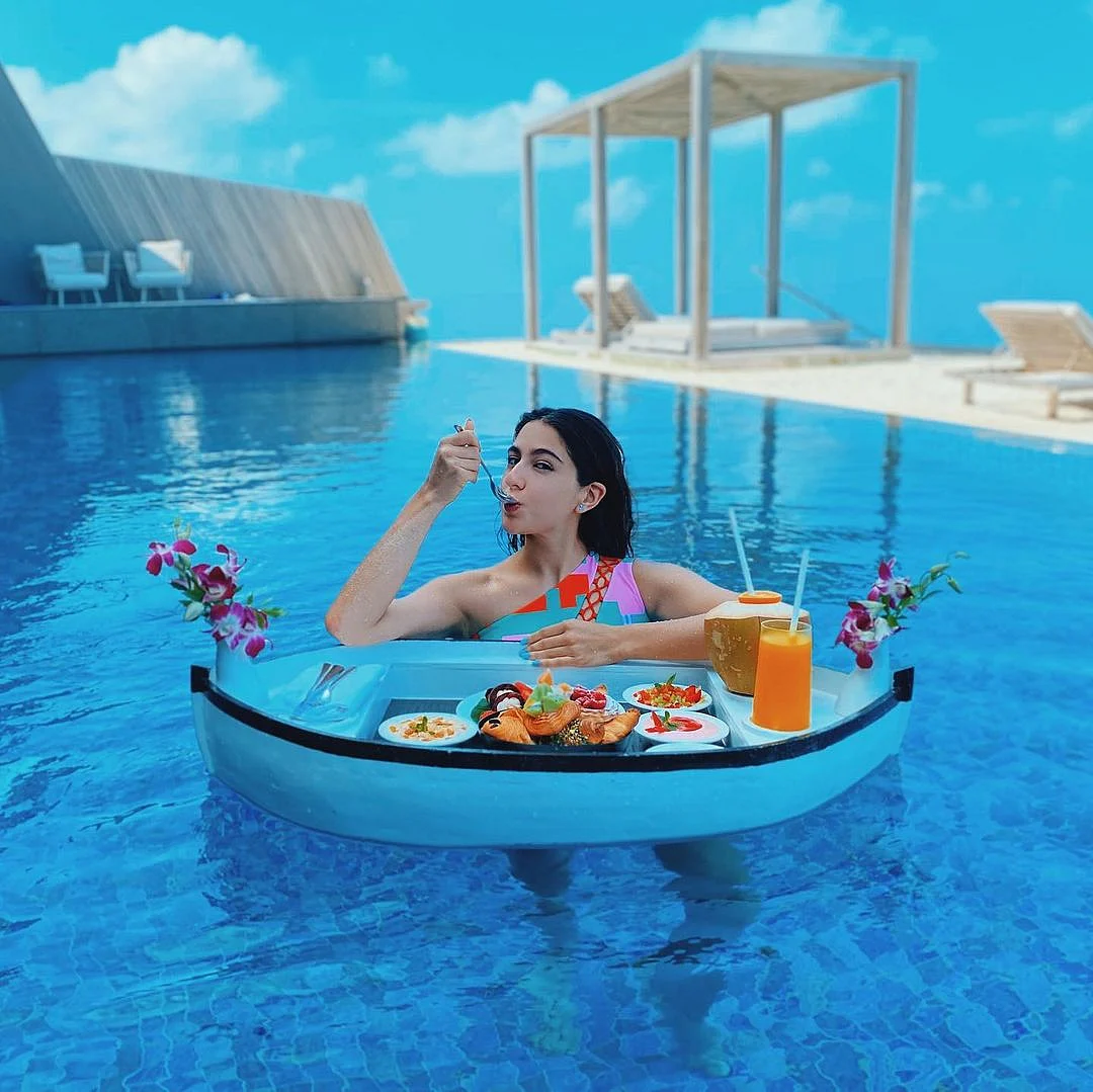 Sara Ali Khan stuns in a bikini, enjoys floating breakfast during Maldives vacay