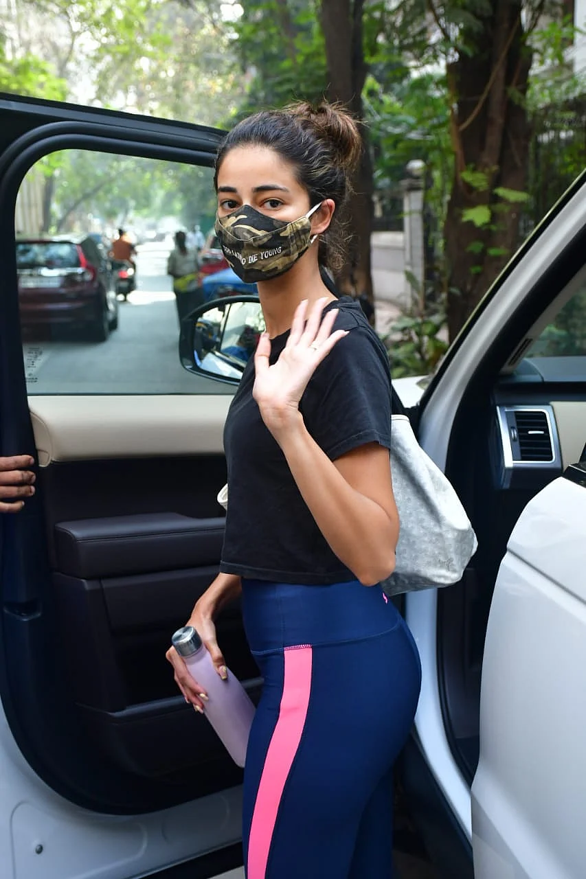Ananya Pandey with sister Rysa at her yoga class
