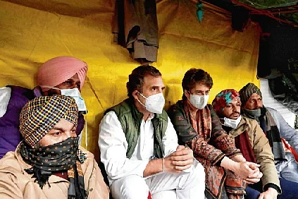 Congress leaders Rahul Gandhi and Priyanka Gandhi Vadra at farmers' protest at Jantar Mantar, Delhi