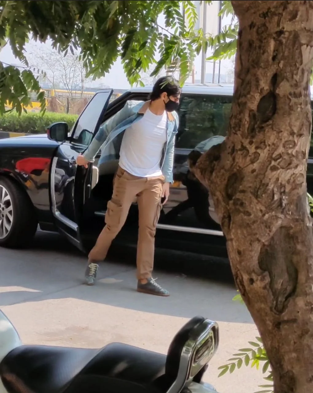 In Pics: Kiara Advani steps out for Sunday brunch with Sidharth Malhotra; Saif Ali Khan resumes work amid 'Tandav' controversy