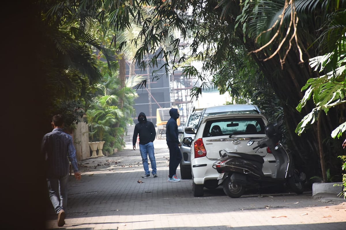 In Pics Varun Dhawan S Family Arrives At The Wedding Venue In Alibaug Get to see exclusive varun dhawan posters, photo shoots.