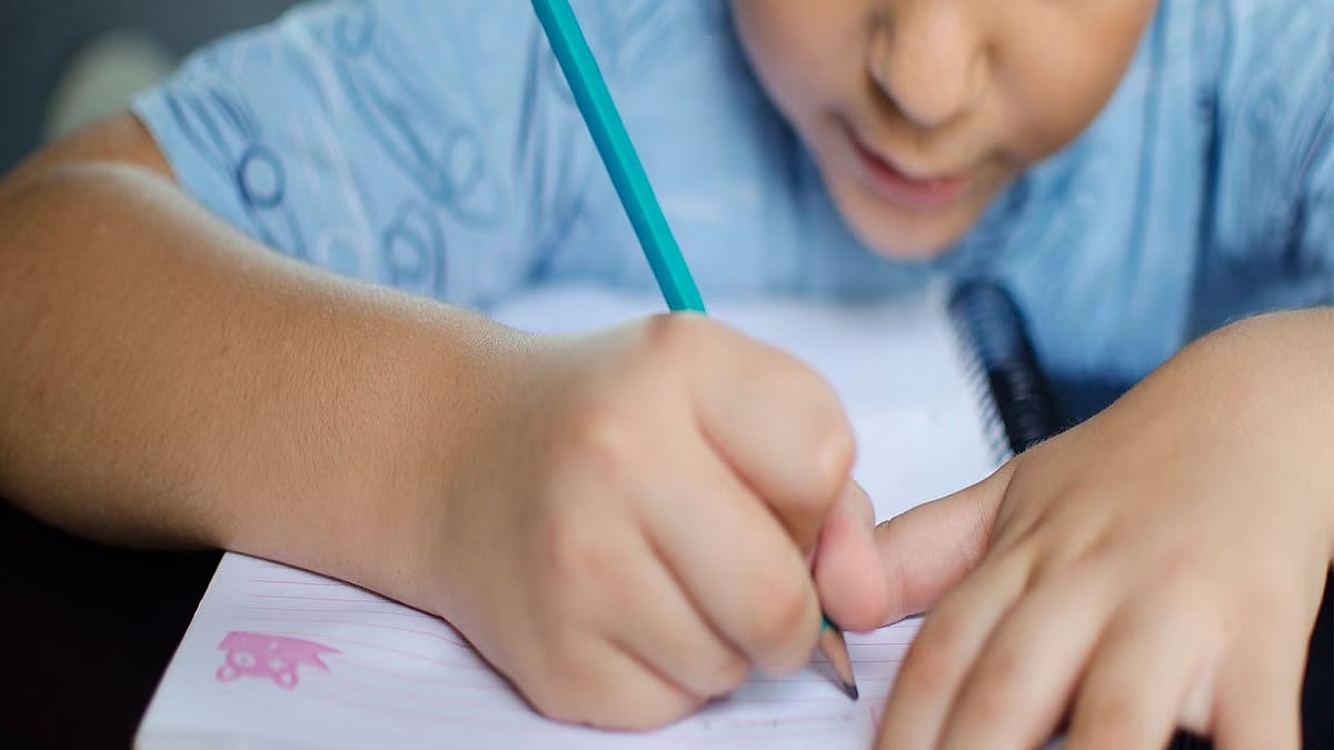 Gadgets are increasingly thwarting the human brain's natural inclination to learn a language, says Sumit Paul - Vimarsana News