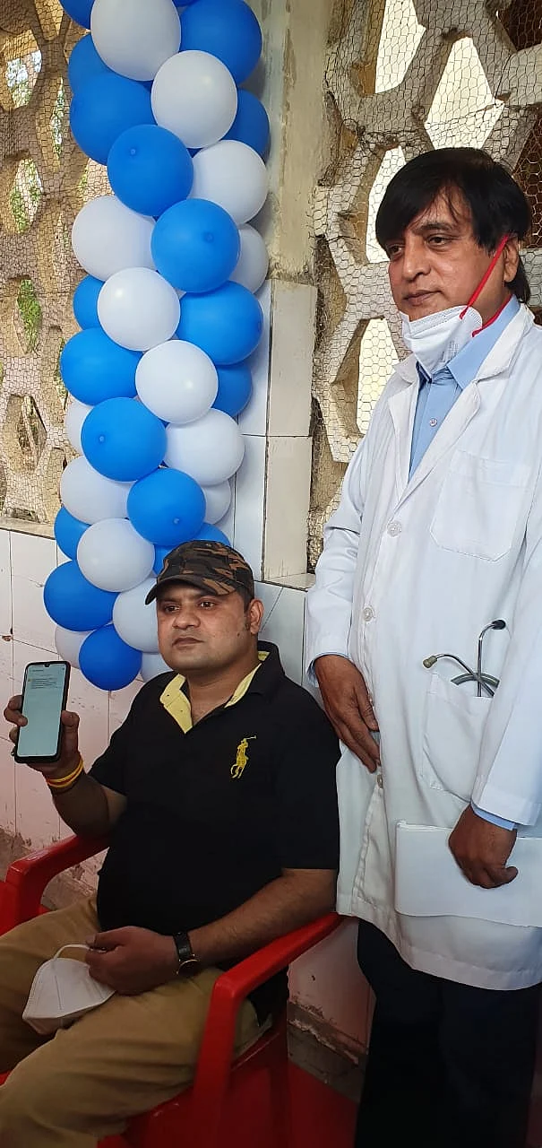 Dr Abhay Virang first to to be vaccinated at ESIC hospital