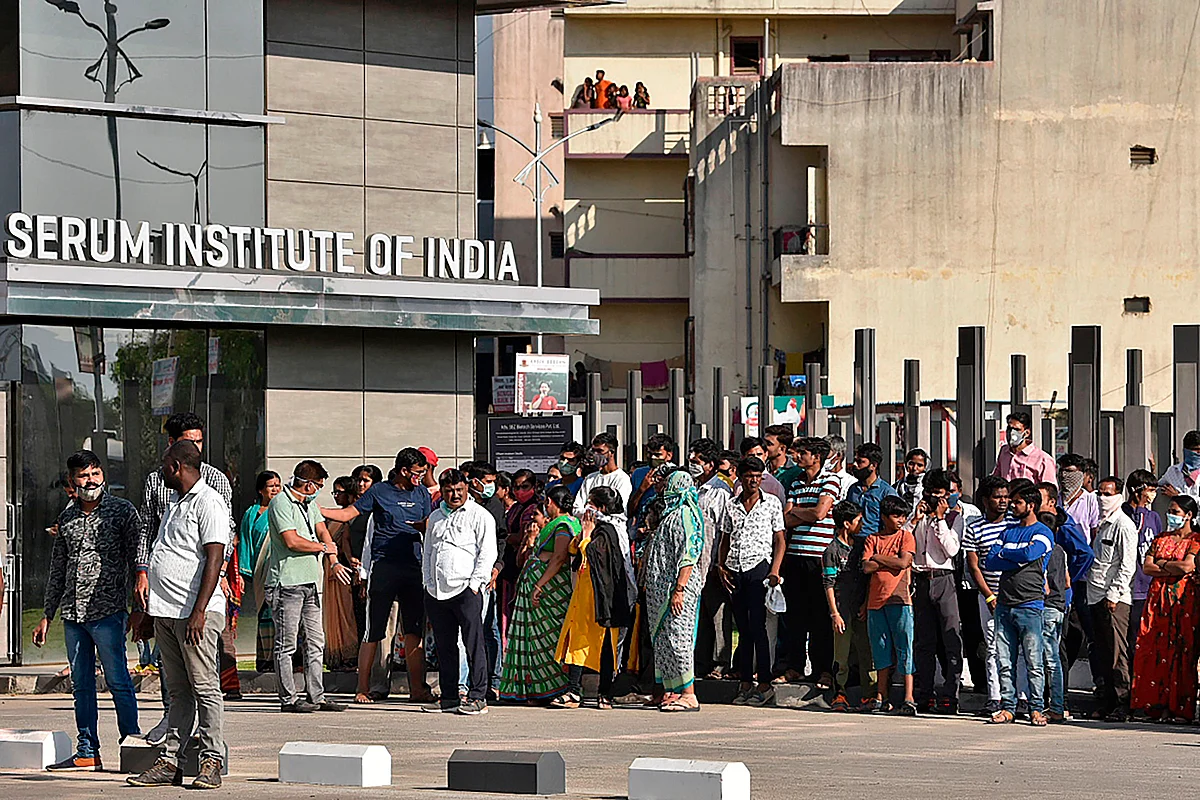 People stand outside the Indias Serum Institute after a fire broke out, in Pune on January 21, 2021. - A fire broke out on January 21 at Indias Serum Institute, the worlds largest maker of vaccines, but a company source said production of drugs to prevent Covid-19 coronavirus was not affected.