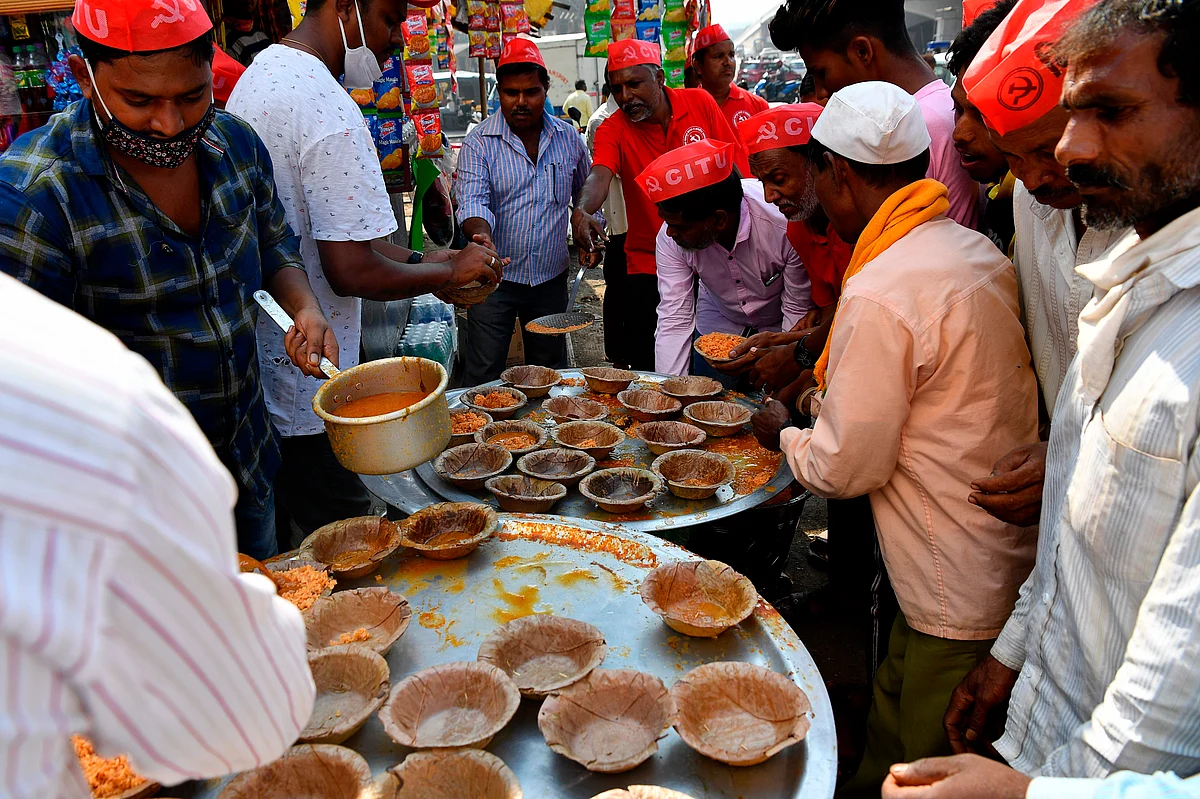 Volunteers collect food to distribute to farmers sitting in vehicles while crossing a state highway during a rally to Mumbai in support of farmers who are continuing their protest against the central governments recent agricultural reforms, at Bhiwandi in the Thane district of Maharashtra on January 24, 2021.
