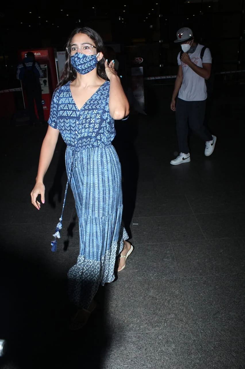 In Pics: Kiara Advani steps out for Sunday brunch with Sidharth Malhotra; Saif Ali Khan resumes work amid 'Tandav' controversy