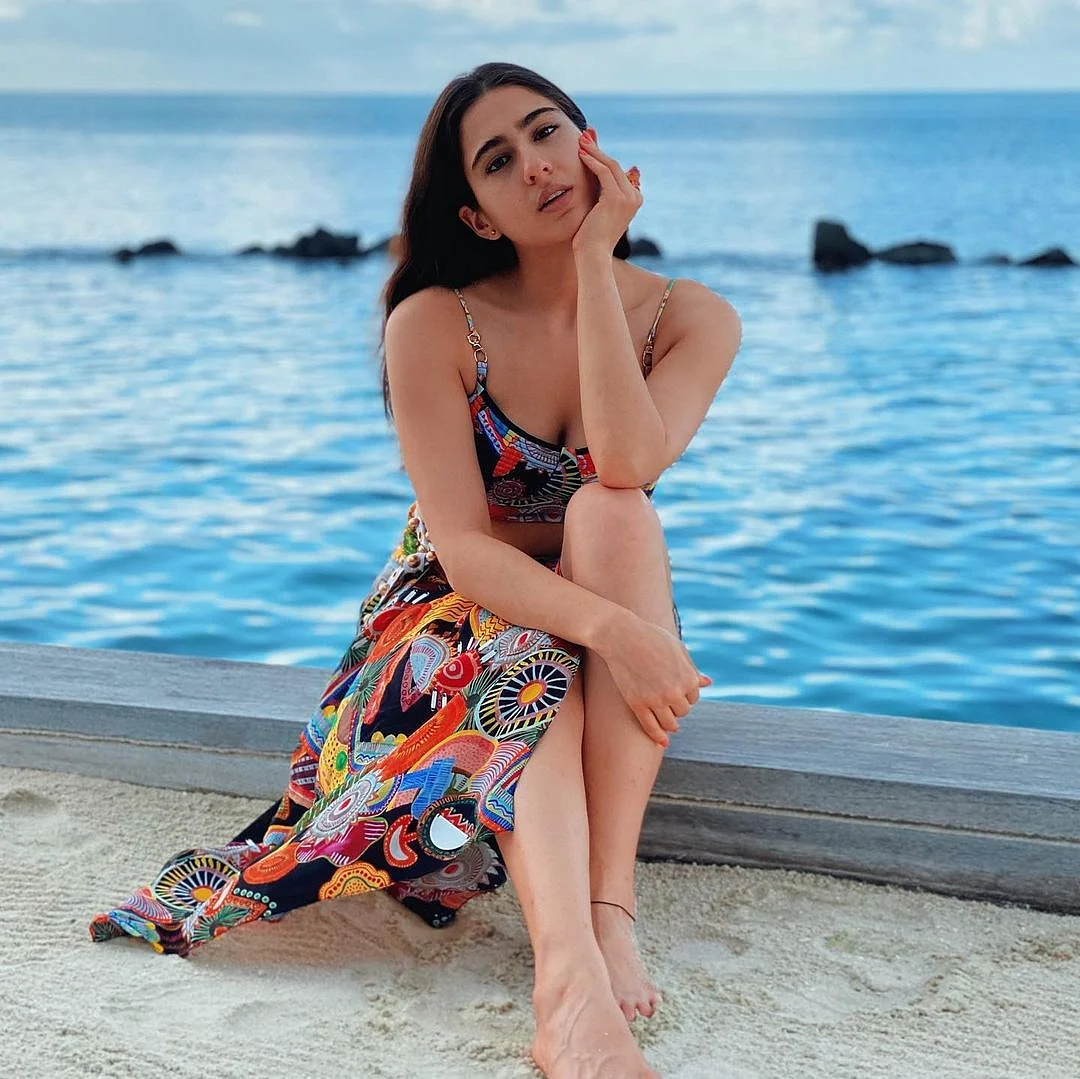 Sara Ali Khan stuns in a bikini, enjoys floating breakfast during Maldives vacay