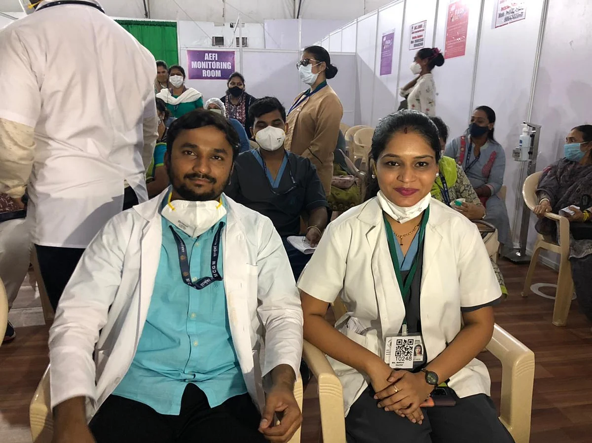 Madhura Patil, dietician
Manoj Pachange, dentist, took vaccine infront of CM Uddhav Thackeray.