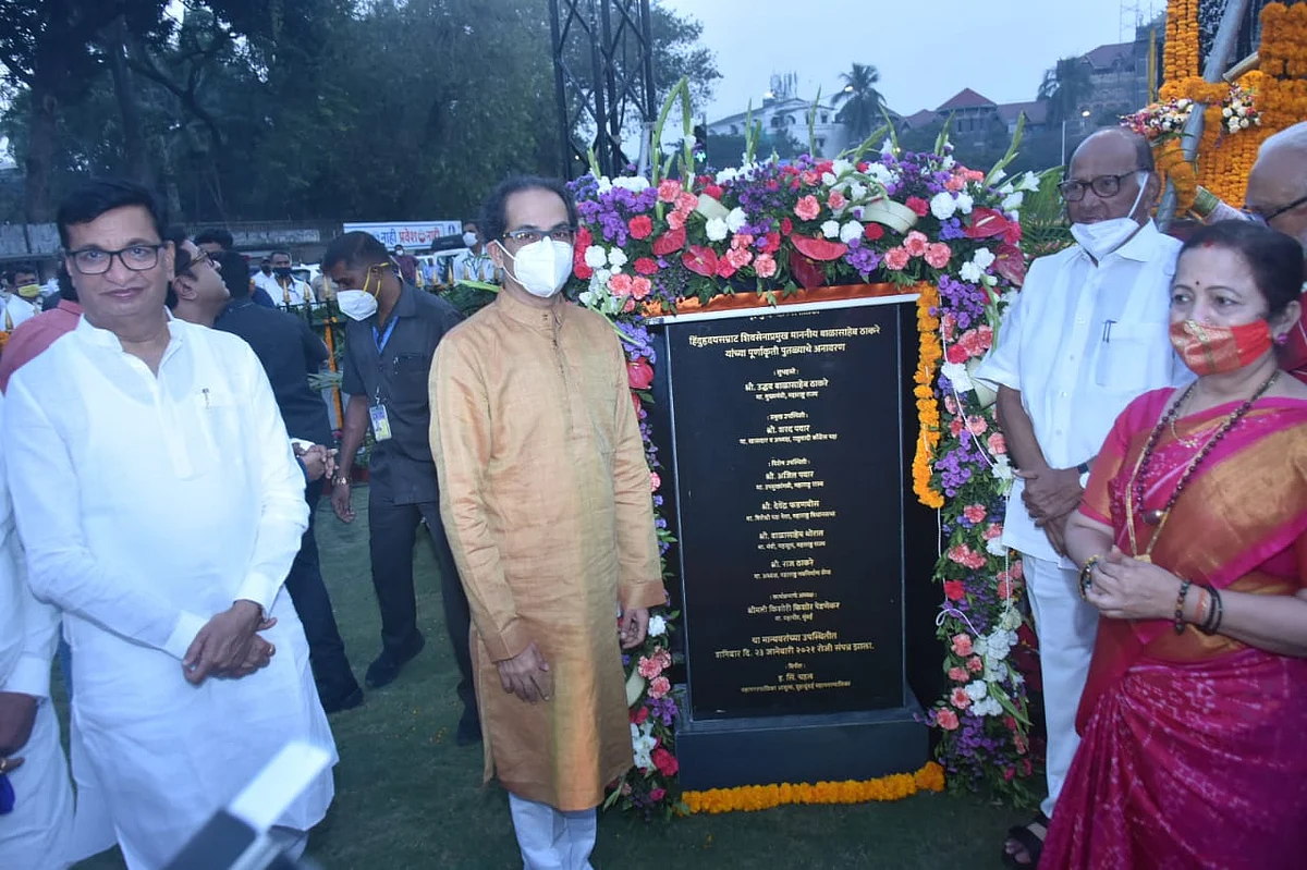Watch: Shiv Sena supremo Balasaheb Thackeray's statue unveiled in Mumbai