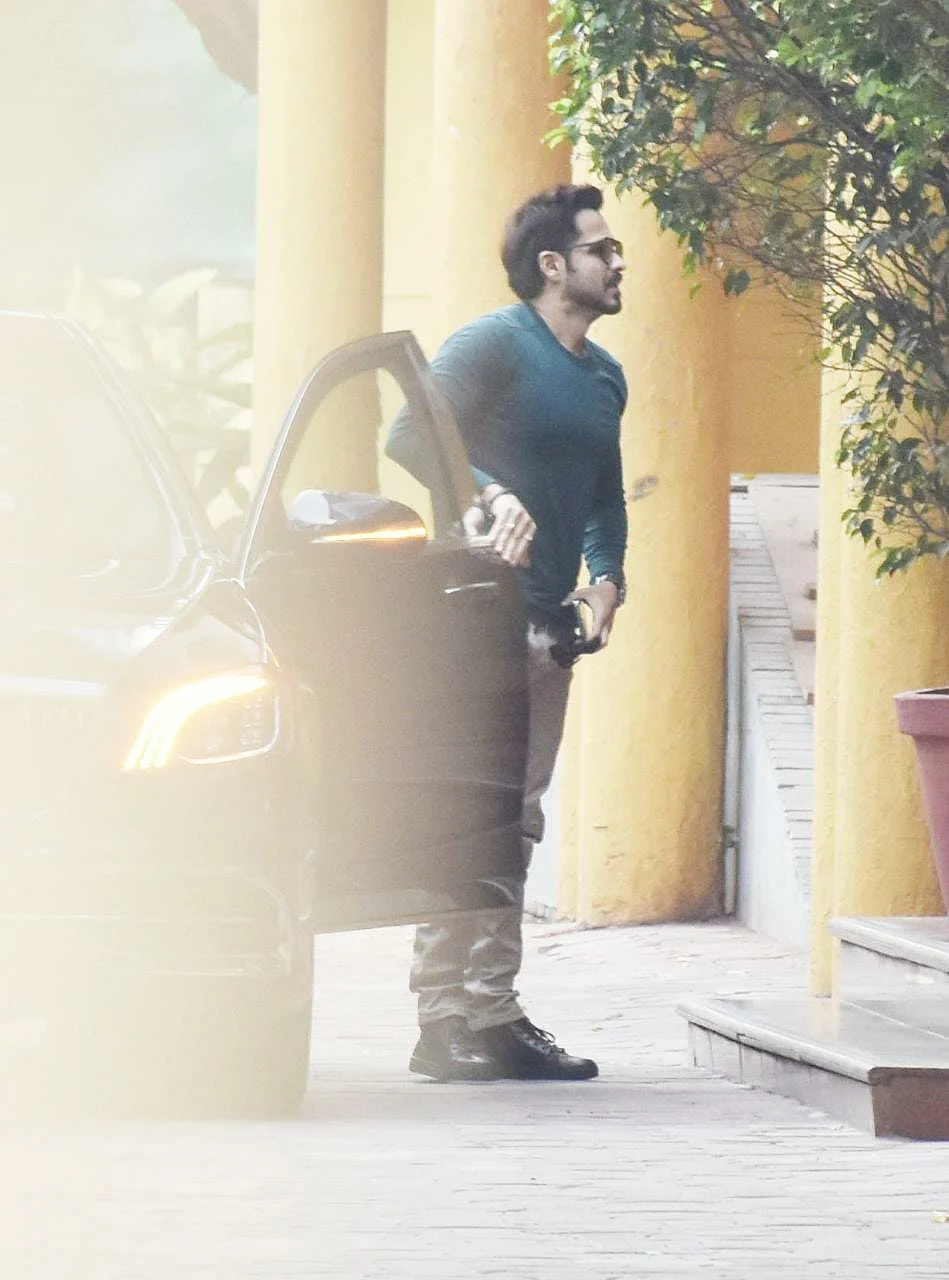 Emraan Hashmi snapped at Yashraj studios. Andheri