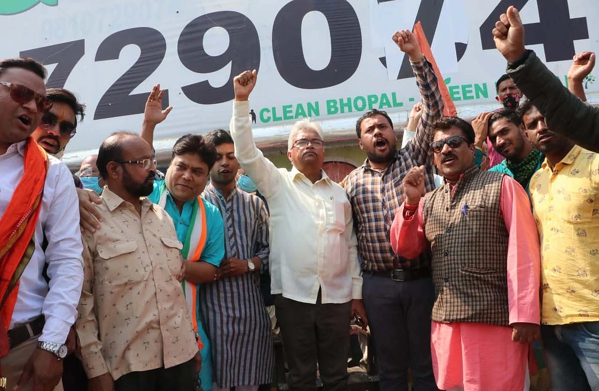BJP leader Surendra Nath leads protest against hooka lounge in MP Nagar on Valentine’s Day on Sunday.