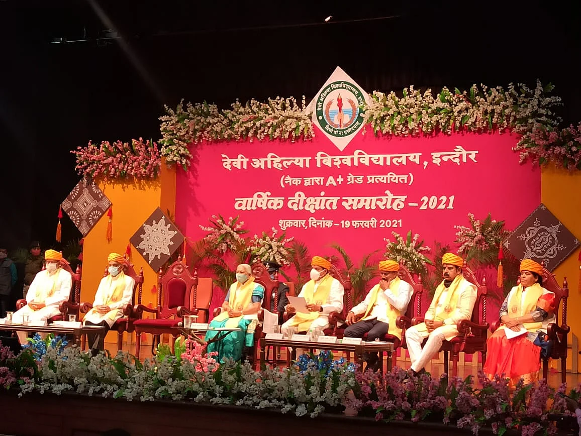 Ministers Tulsi Silawat, Usha Thakur and MP Shankar Lalwani without mask at DAVV convocation in Indore on Friday