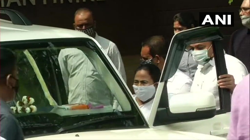 Kolkata Mamata Visits Nephew Abhishek Banerjee His Wife Ahead Of Cbi Questioning