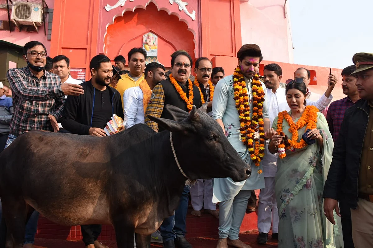 TV's Ram-Sita Gurmeet Choudhary and Debina Bonnerjee visit Ayodhya on wedding anniversary; see pics
