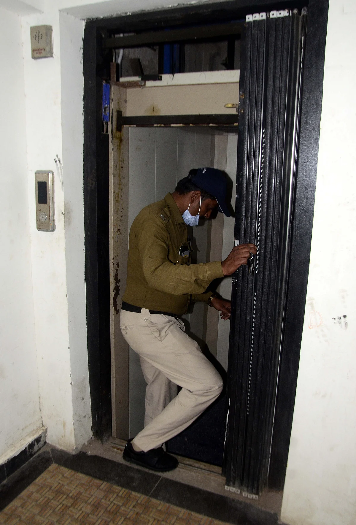 Cop inspecting the broken lift