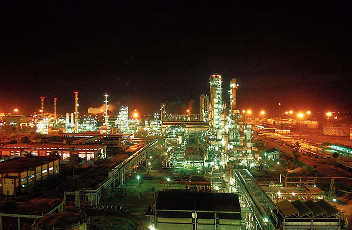 OIL along with Engineers India Ltd bid for BPCL's stake in Numaligarh Refinery - Vimarsana News
