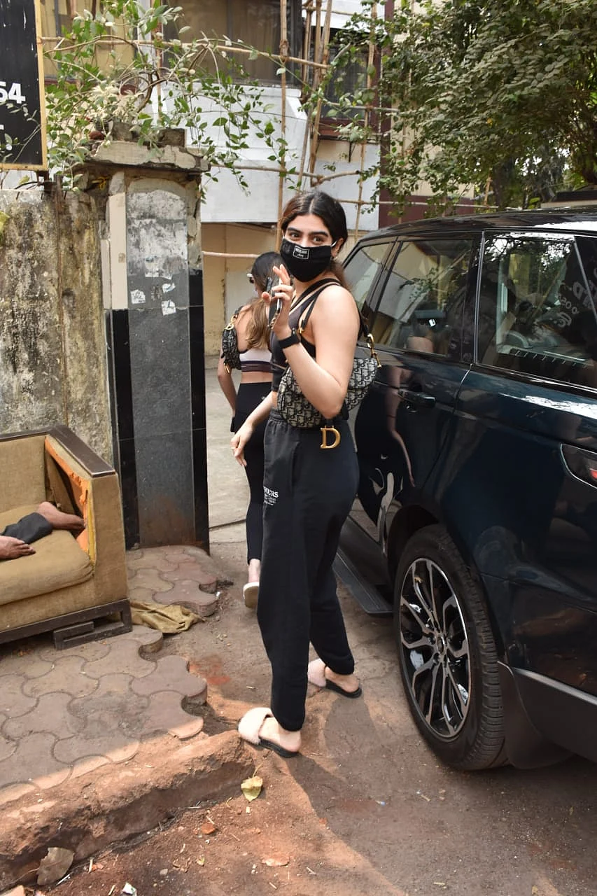 Khushi Kapoor visits the gym carrying a Rs 2.76 lakh Dior saddle bag