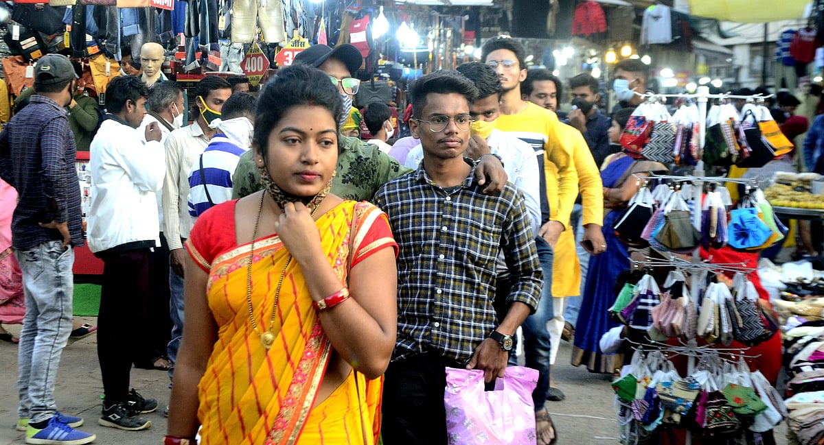 People seen moving without mask in markets 
