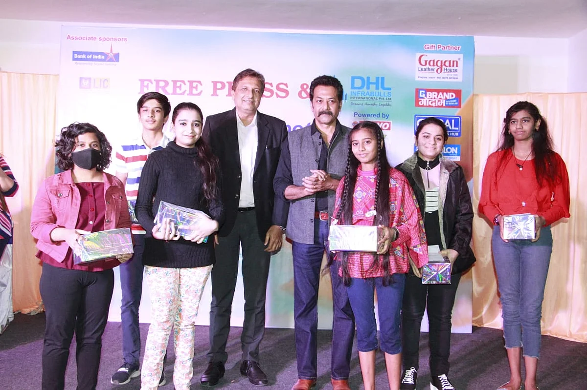 Indore: Winners of ‘On The Spot’ painting competition awarded at Free Press