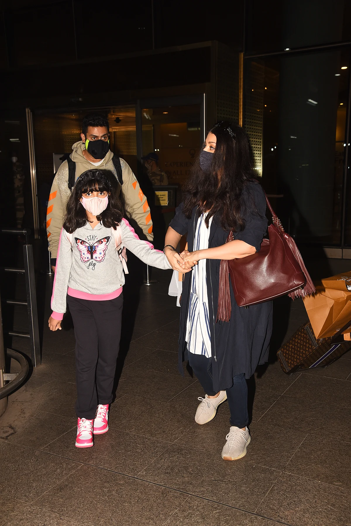 Trolls label Aishwarya Rai Bachchan an 'overprotective mom' after she refuses to let go of daughter Aaradhya's hand