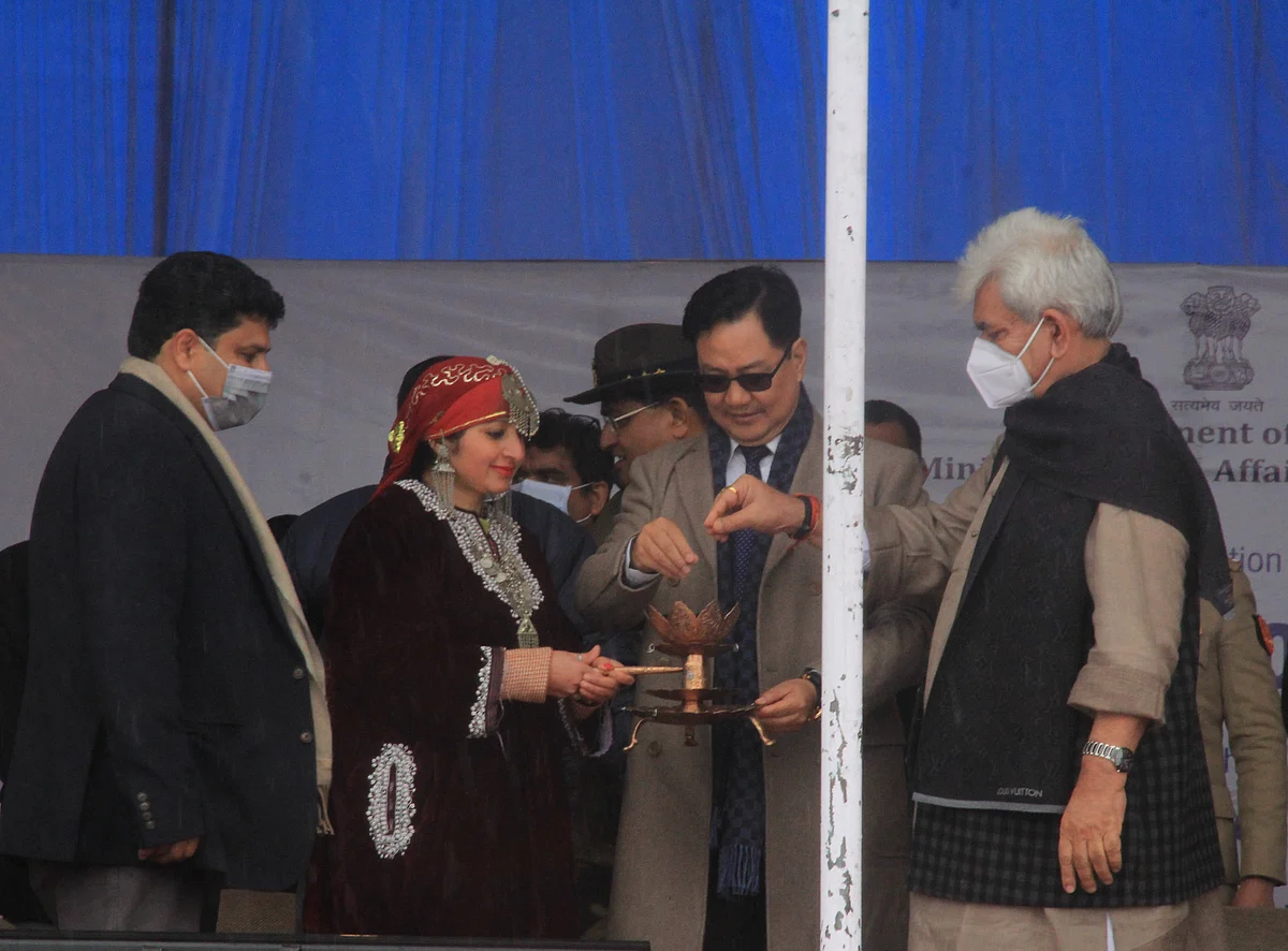 Jammu and Kashmir, Feb 26 (ANI): Union Minister for Youth Affairs and Sports Kiren Rijiju along with Lieutenant Governor of Jammu and Kashmir Manoj Sinha seen during 2nd edition of Khelo India winter games 2021, in Gulmarg on Friday.
