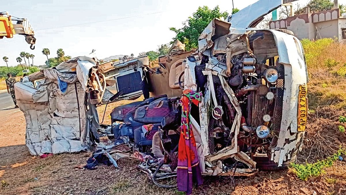 14 Andhra Pradesh pilgrims killed in road accident - Vimarsana News
