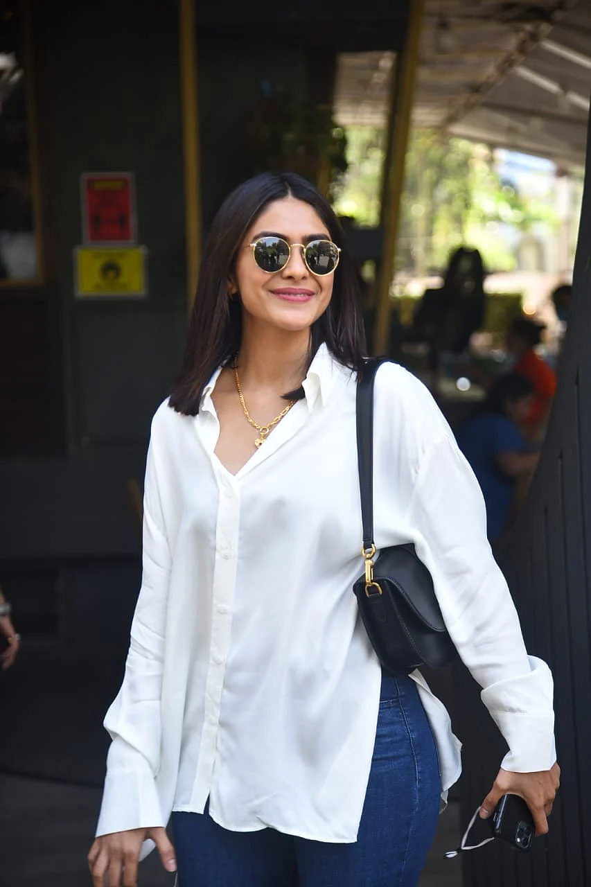 In Pics: Shilpa Shetty steps out with family; Malaika Arora and Arjun Kapoor arrive at Kareena's Bandra residence