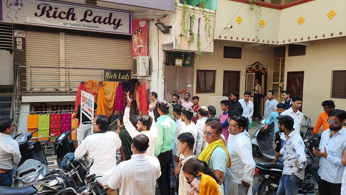 Madhya Pradesh: Congress takes out marches, observes bandh to protest against rising fuel prices