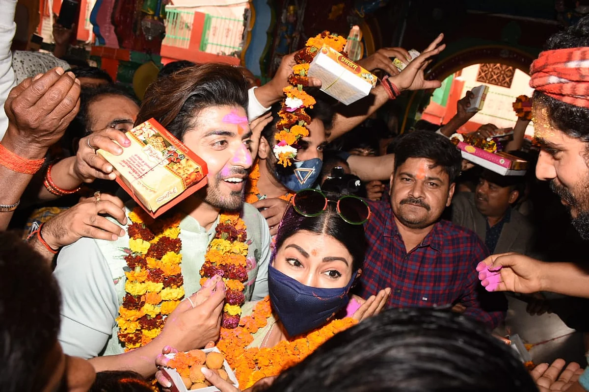 TV's Ram-Sita Gurmeet Choudhary and Debina Bonnerjee visit Ayodhya on wedding anniversary; see pics