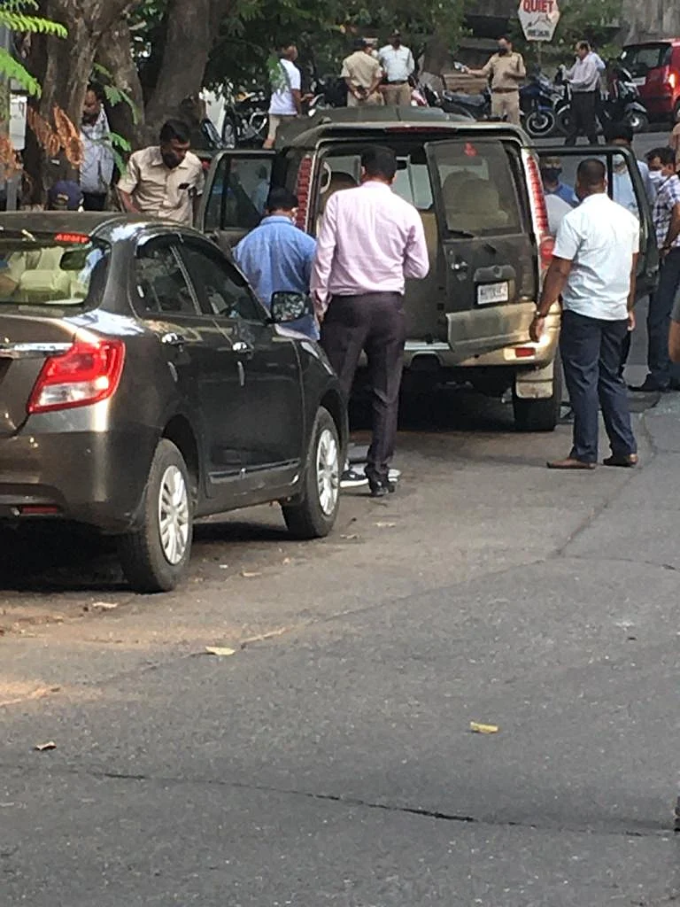 Mumbai: Abandoned car near Ambani's residence Antilia on Carmichael Road triggers bomb scare -- see pics