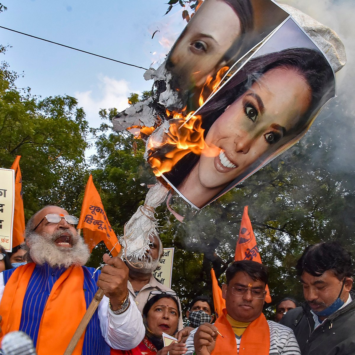 Won T Be Intimidated Meena Harris Stands Firm As United Hindu Front Members Burn Her Photo Over Support For Farmers Protest