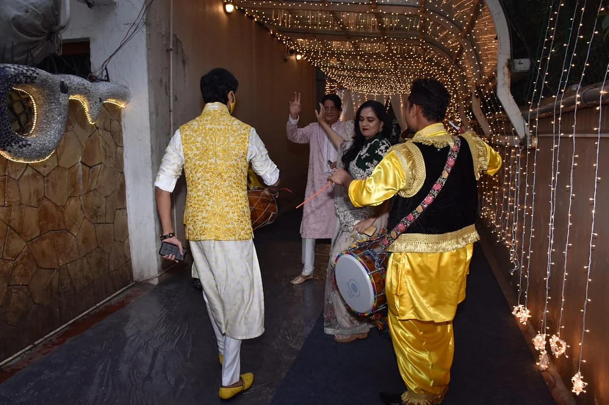 Priyaank Sharma marries Shaza Morani: Anil Kapoor, Nikhil Dwivedi and others attend Padmini Kolhapure's son's wedding; see pics