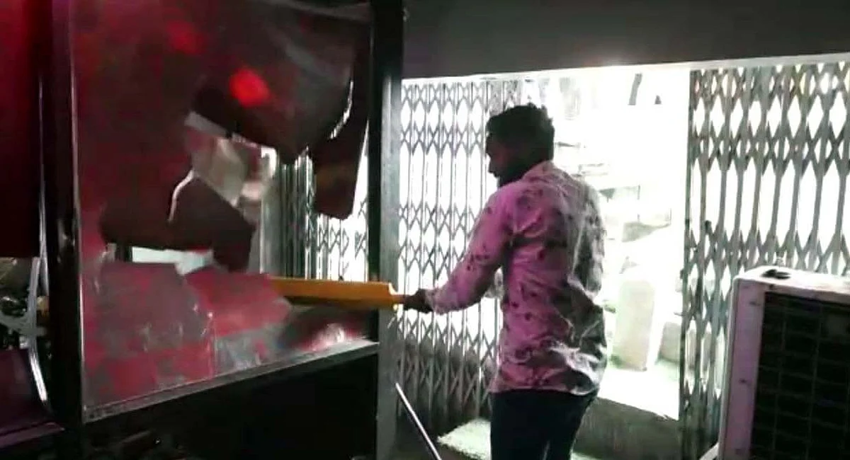 Protesters smashing windows and glass cabins at Hooka Lounge.