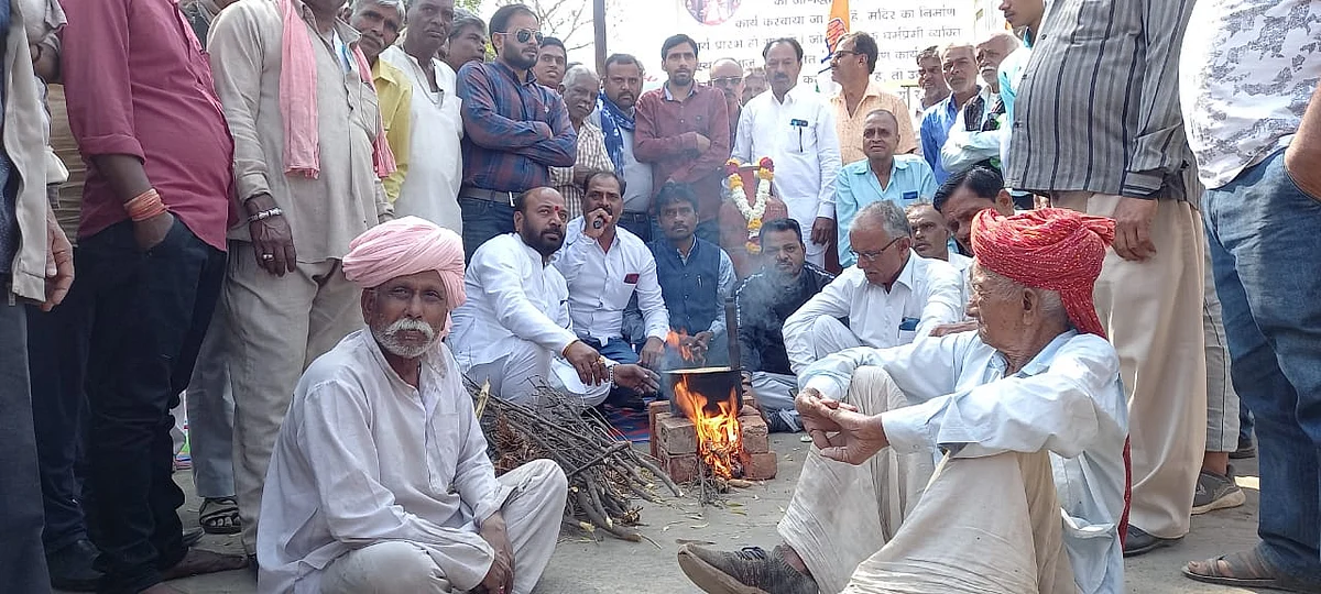 Madhya Pradesh: Congress takes out marches, observes bandh to protest against rising fuel prices