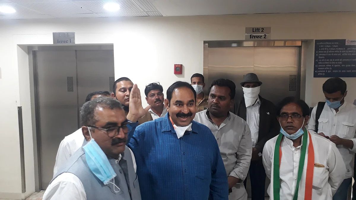 Indore: Close shave for former CM Kamal Nath as a lift of hospital falls, overloading cited as reason; CM orders probe