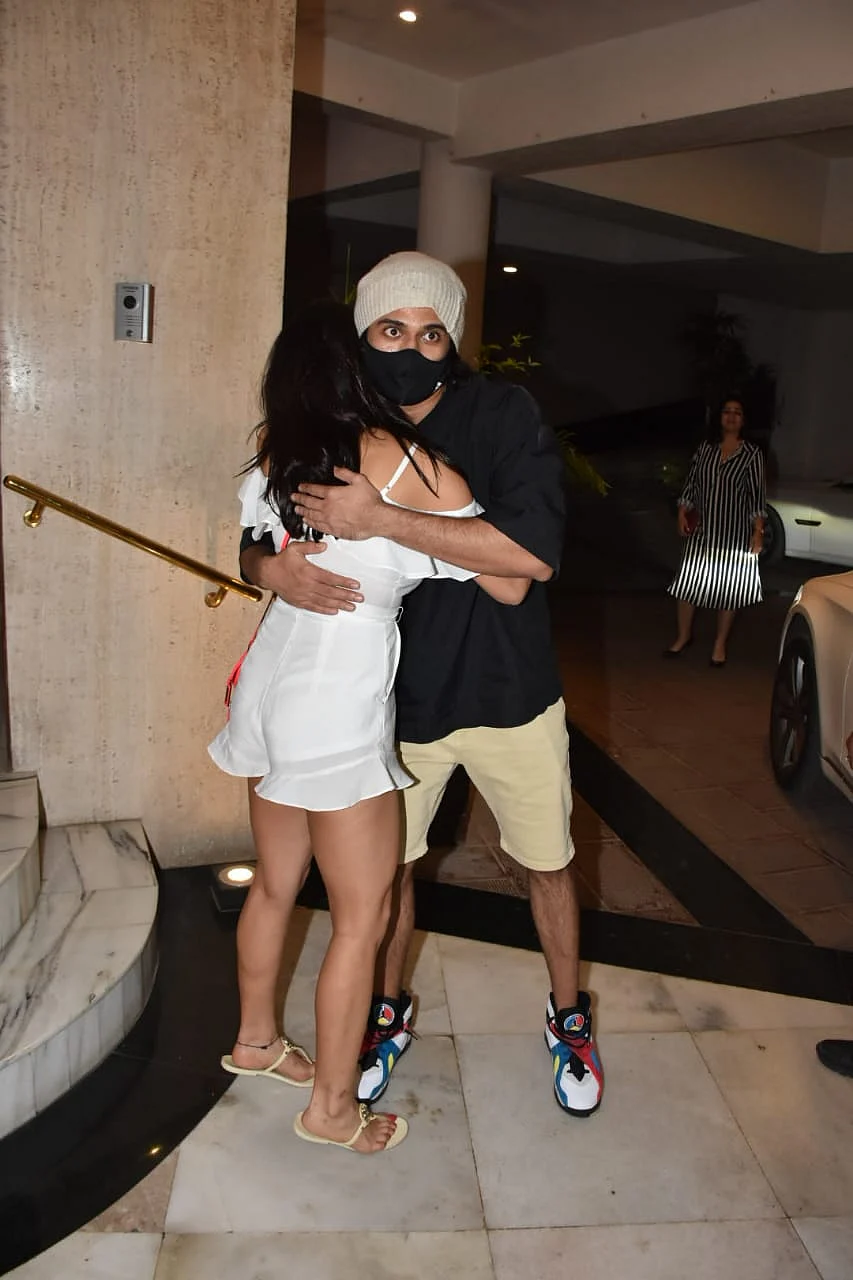 In Pics: Sara Ali Khan, Karan Johar, Vijay Deverakonda and others join Manish Malhotra for a 'perfect Saturday night'