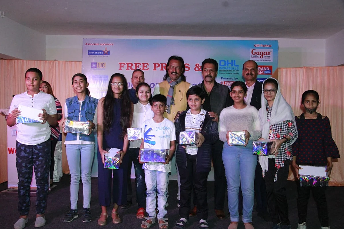 Indore: Winners of ‘On The Spot’ painting competition awarded at Free Press