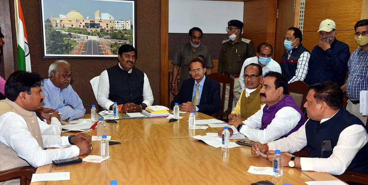 Pro tem Speaker Rameshwar Sharma presides over all party meeting at Vidhan Sabha on Sunday a ahead of budget session commencing from Modnay.
