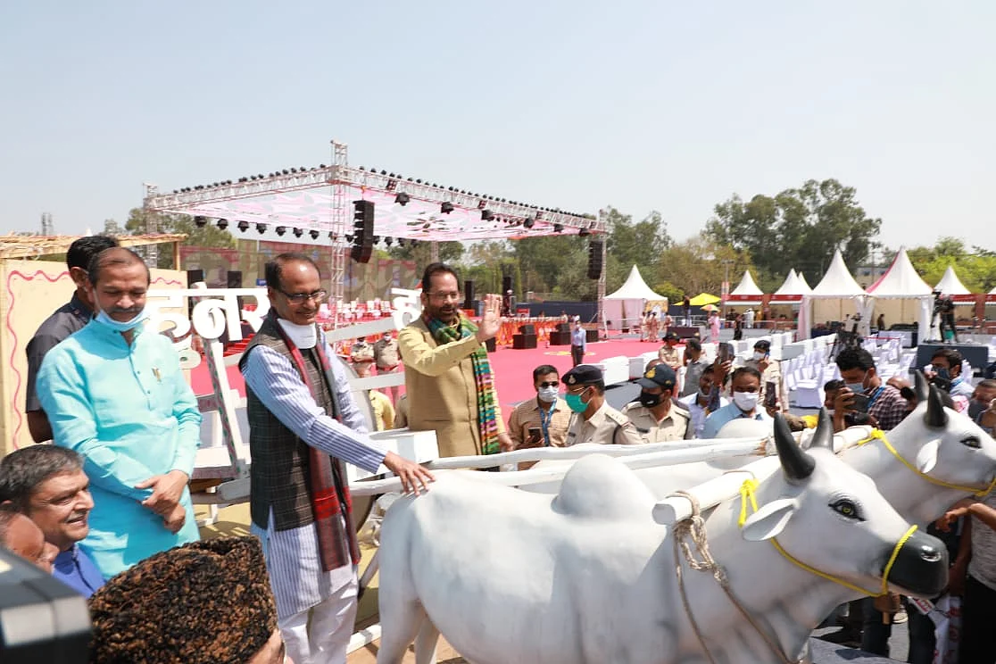 Chief minister Shivraj Singh Chouhan, Union Minister for Minority Affairs Mukhtar Abbas Naqvi at Hunar Haat