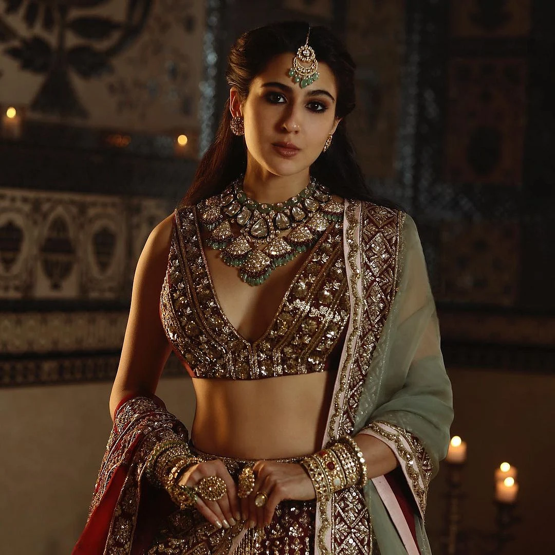 'Susheel, gharelu, sanskari ladki' Sara Ali Khan is looking for marriage proposals