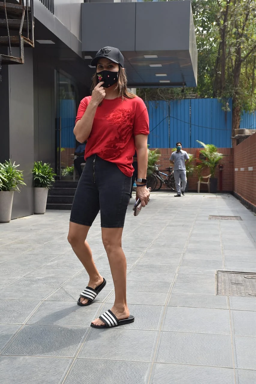 In Pics: Kareena Kapoor, Ayushmann Khurrana, Sunny Leone and others captured by shutterbugs in Mumbai